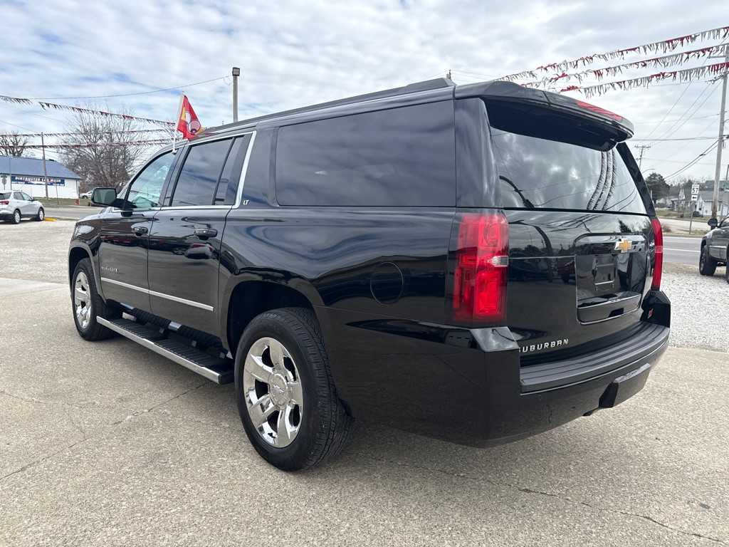 2017 Chevrolet Suburban Image 7