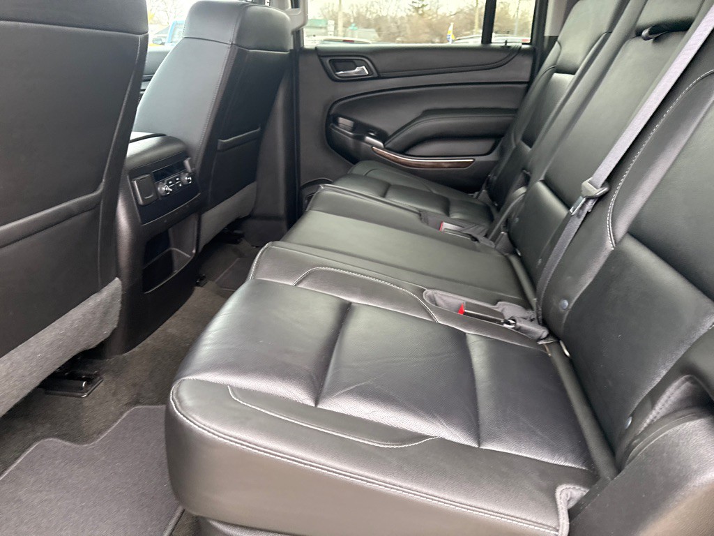 2017 Chevrolet Suburban Image 10
