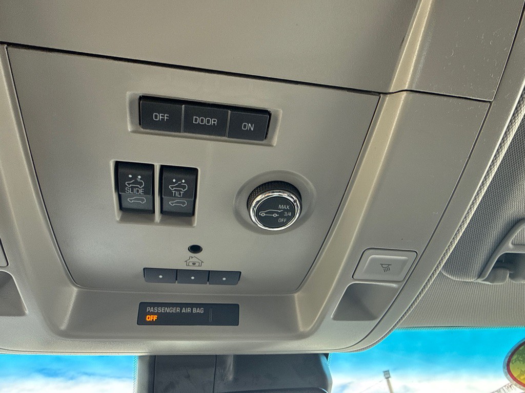 2017 Chevrolet Suburban Image 21