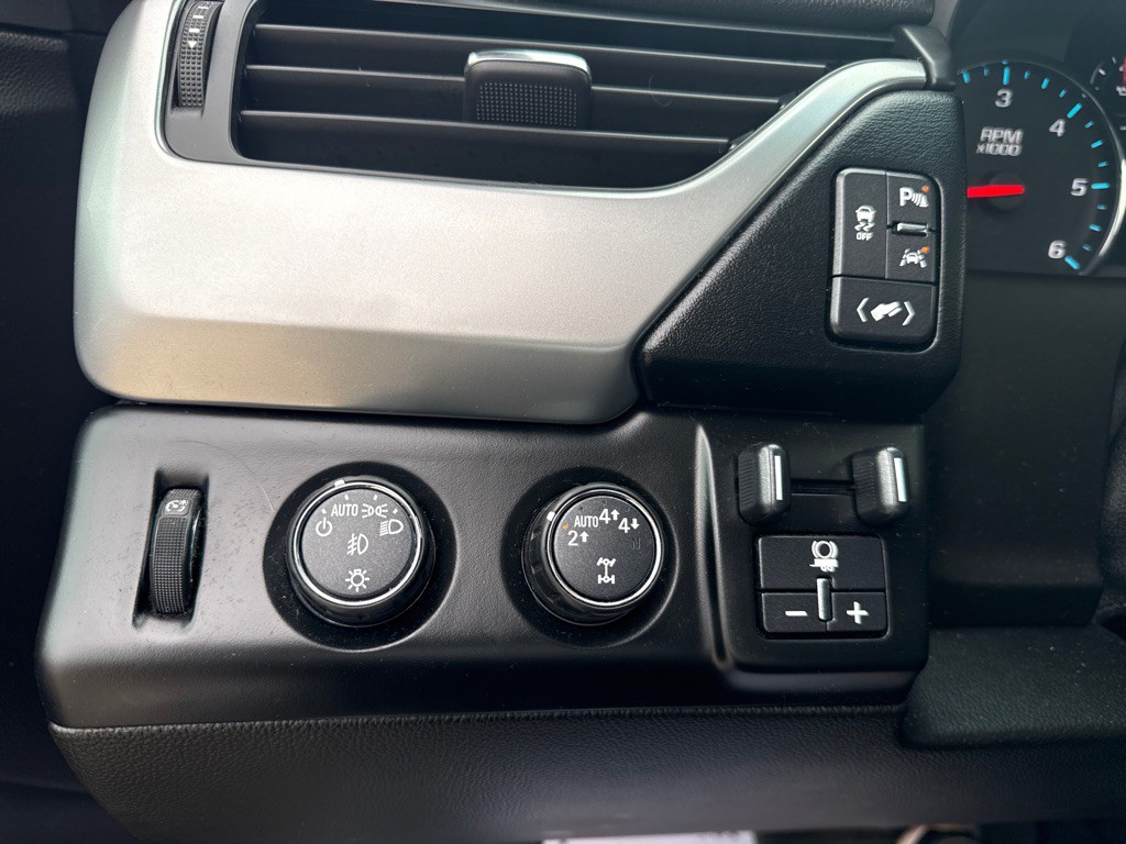 2017 Chevrolet Suburban Image 22