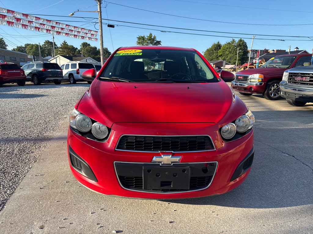 2015 Chevrolet Sonic Image 2
