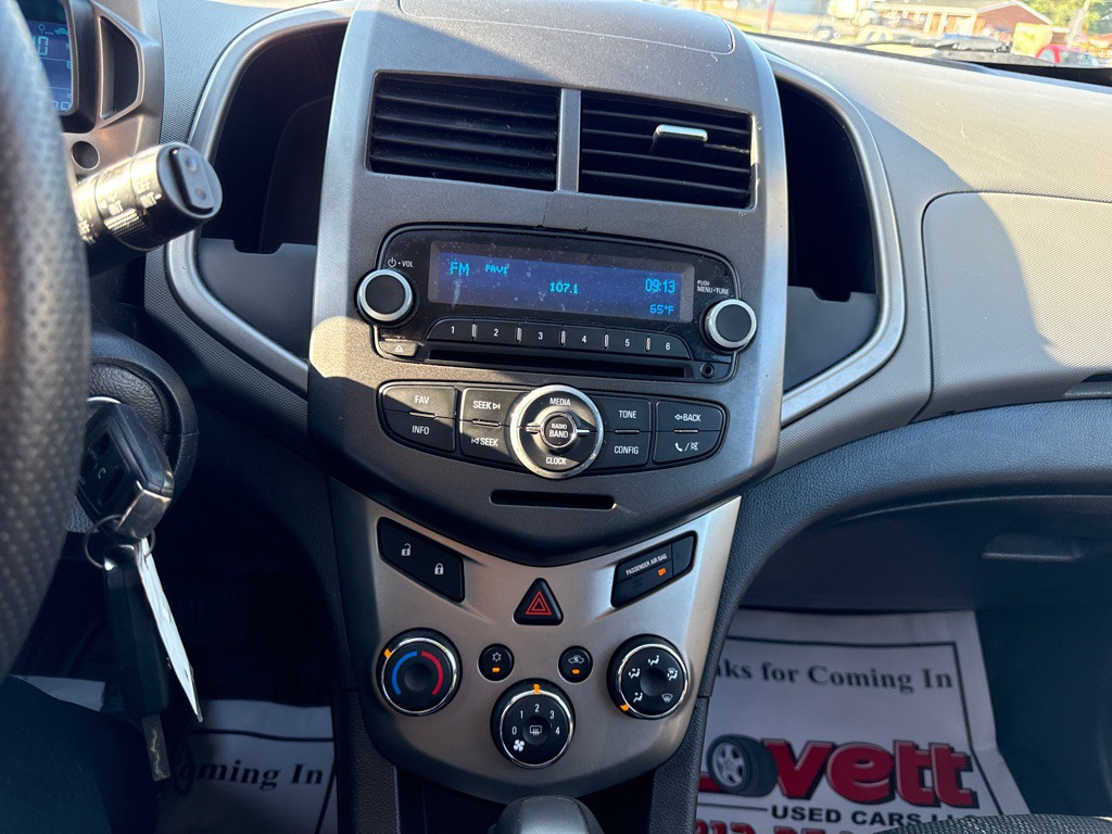 2015 Chevrolet Sonic Image 16