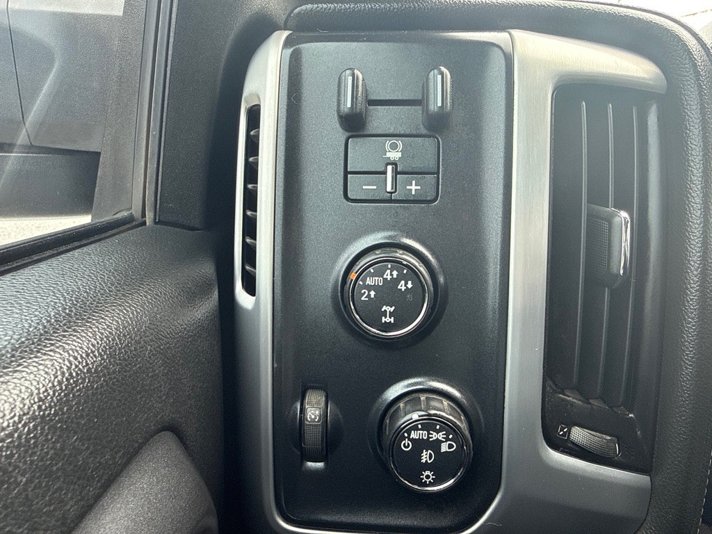 2015 GMC Sierra Image 18