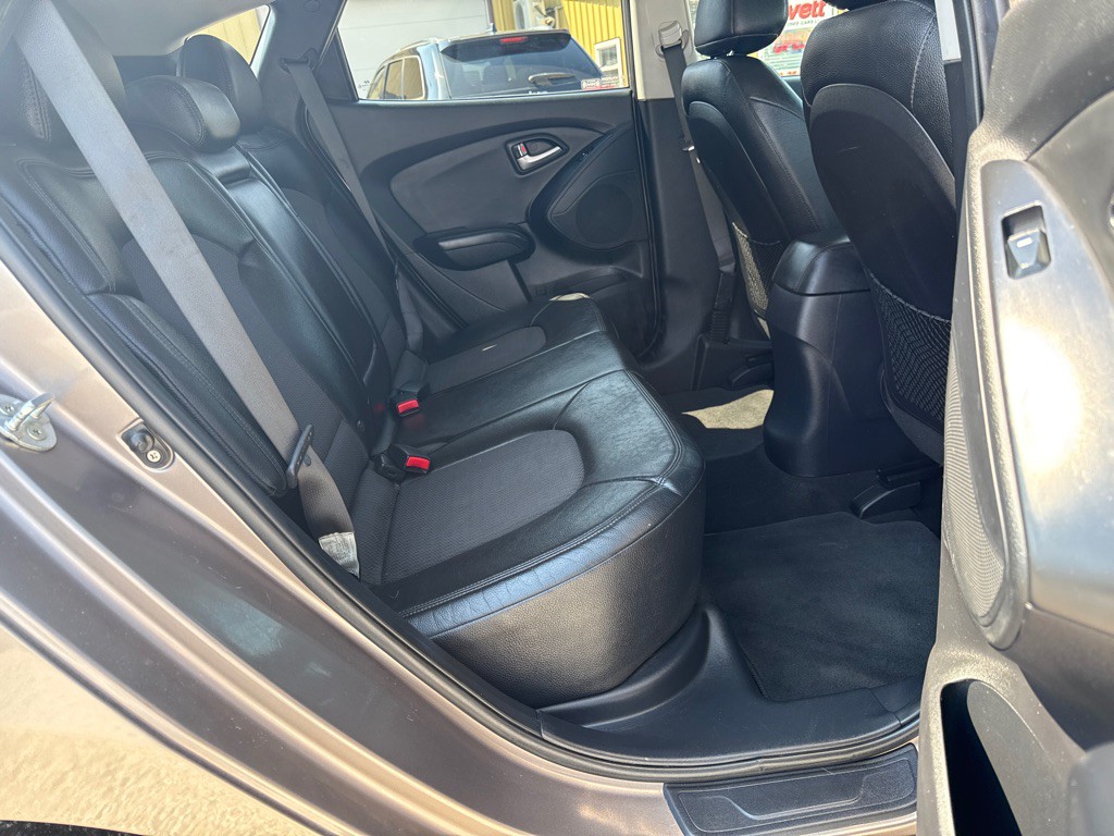2012 Hyundai Tucson Image 11