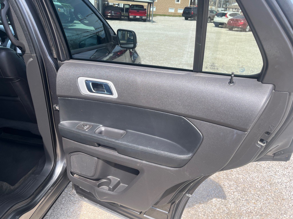 2015 Ford Explorer Image 24