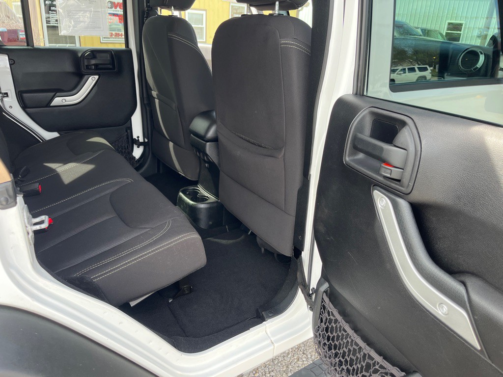 2013 Jeep Wrangler Unlimited Image 16