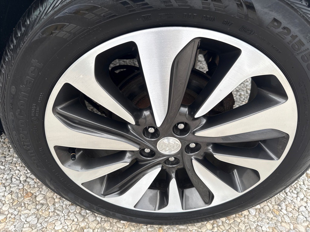 2017 Buick Enclave Image 18