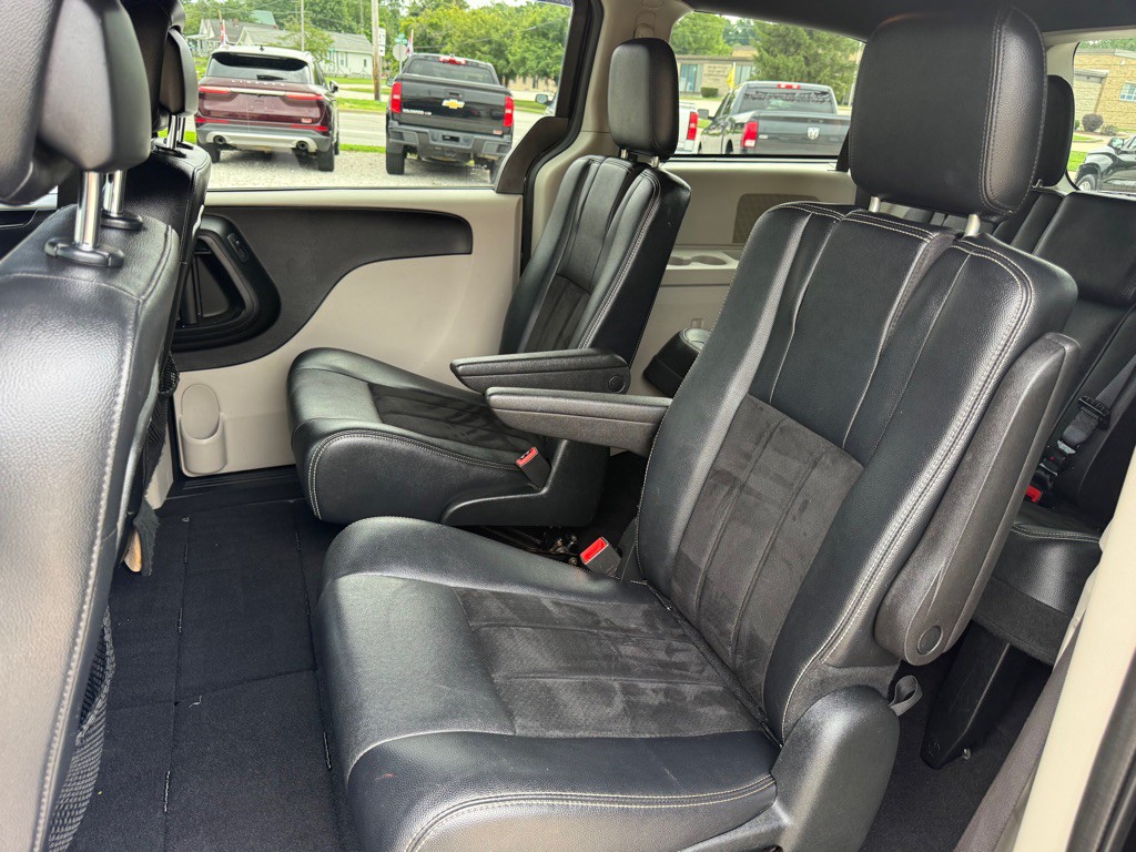 2017 Dodge Grand Caravan Image 11