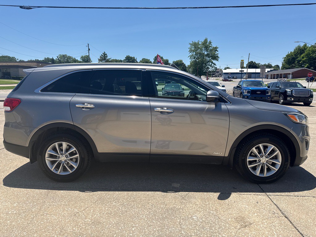 2017 Kia Sorento Image 2