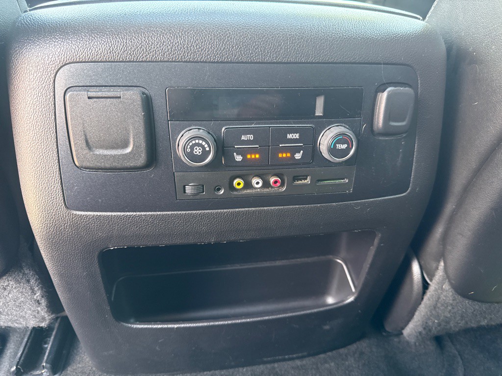 2015 GMC Yukon Image 28