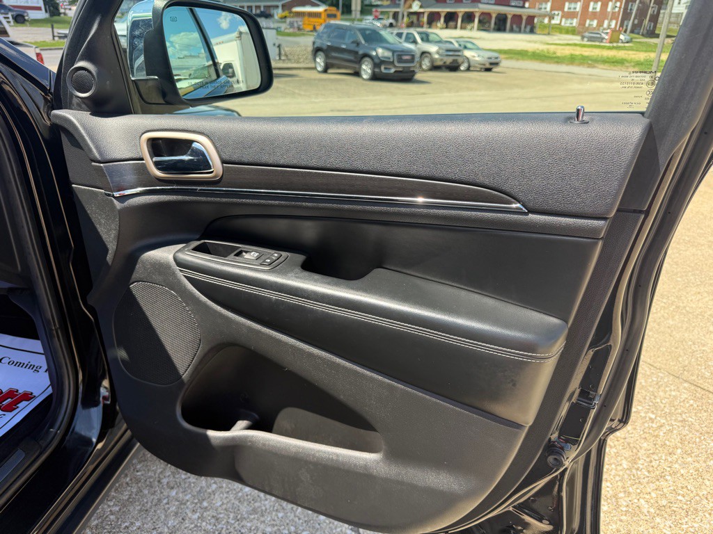2017 Jeep Grand Cherokee Image 5