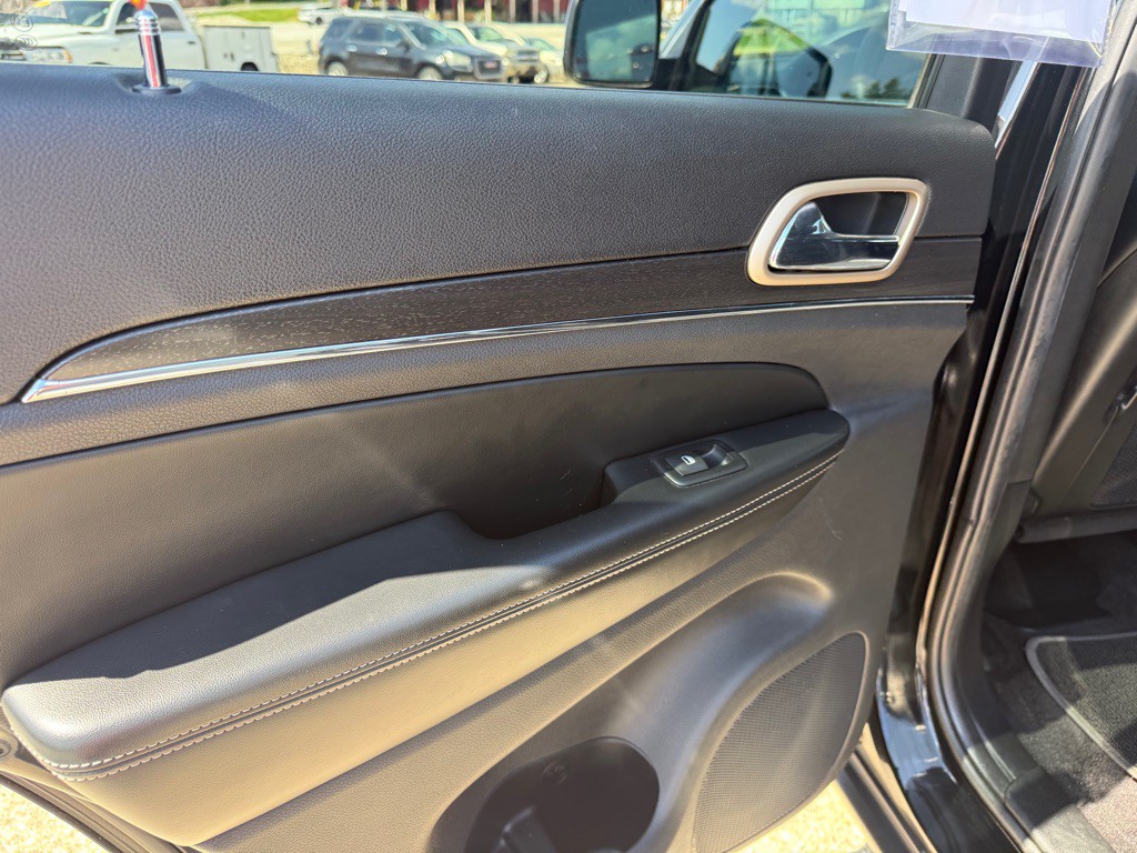 2017 Jeep Grand Cherokee Image 16