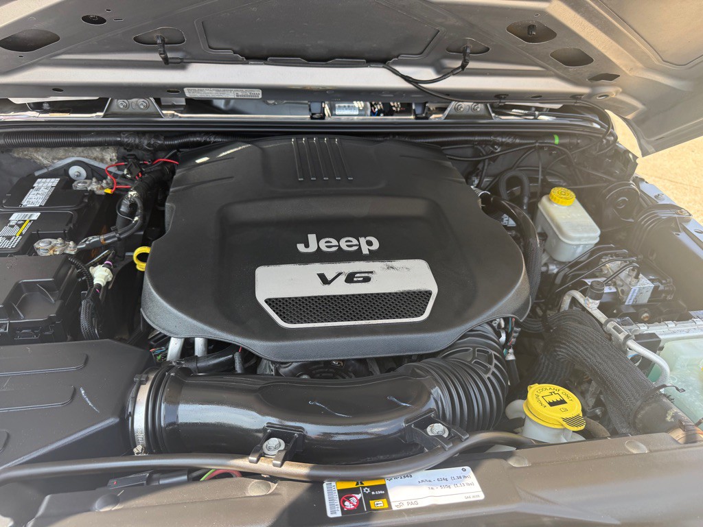2014 Jeep Wrangler Image 19