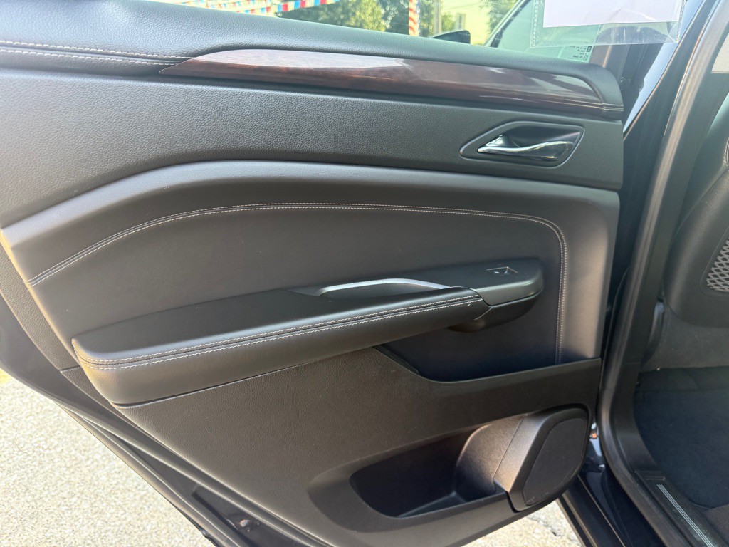 2012 Cadillac SRX Image 18