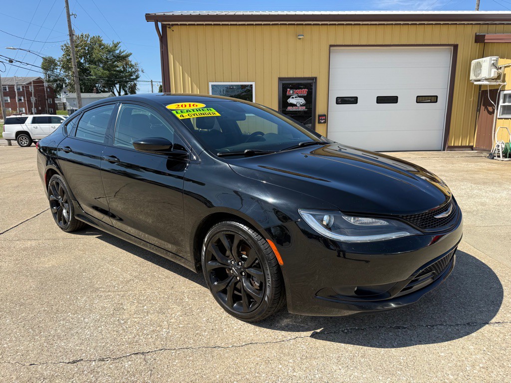 2016 Chrysler 200 Image 3