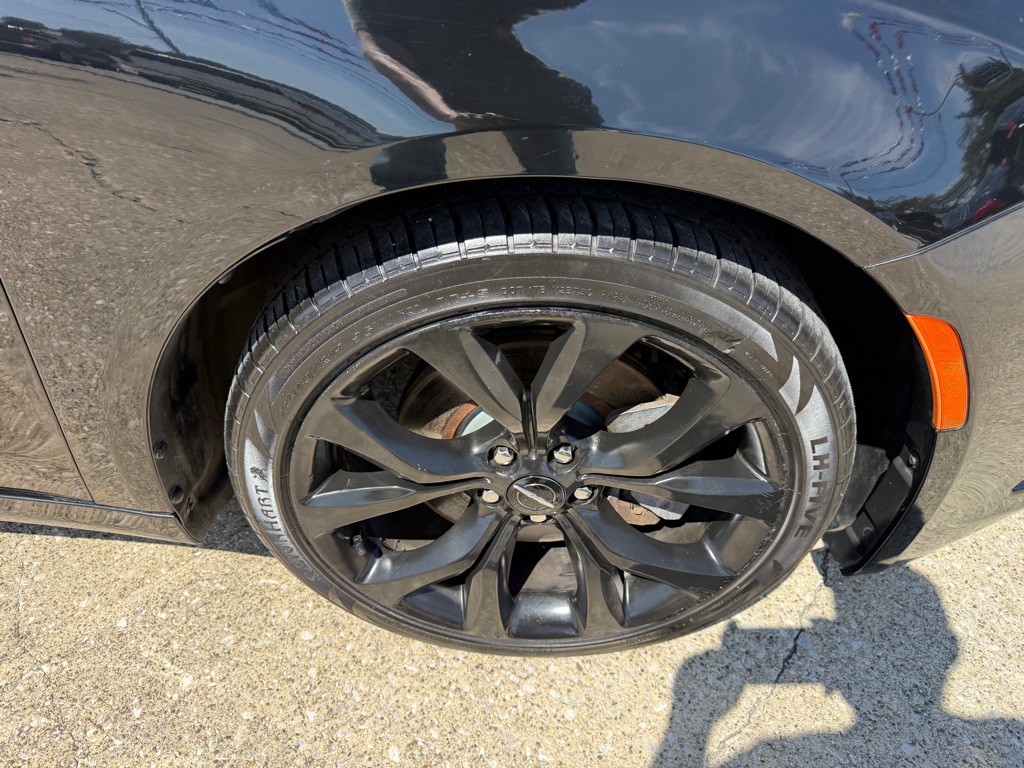 2016 Chrysler 200 Image 4