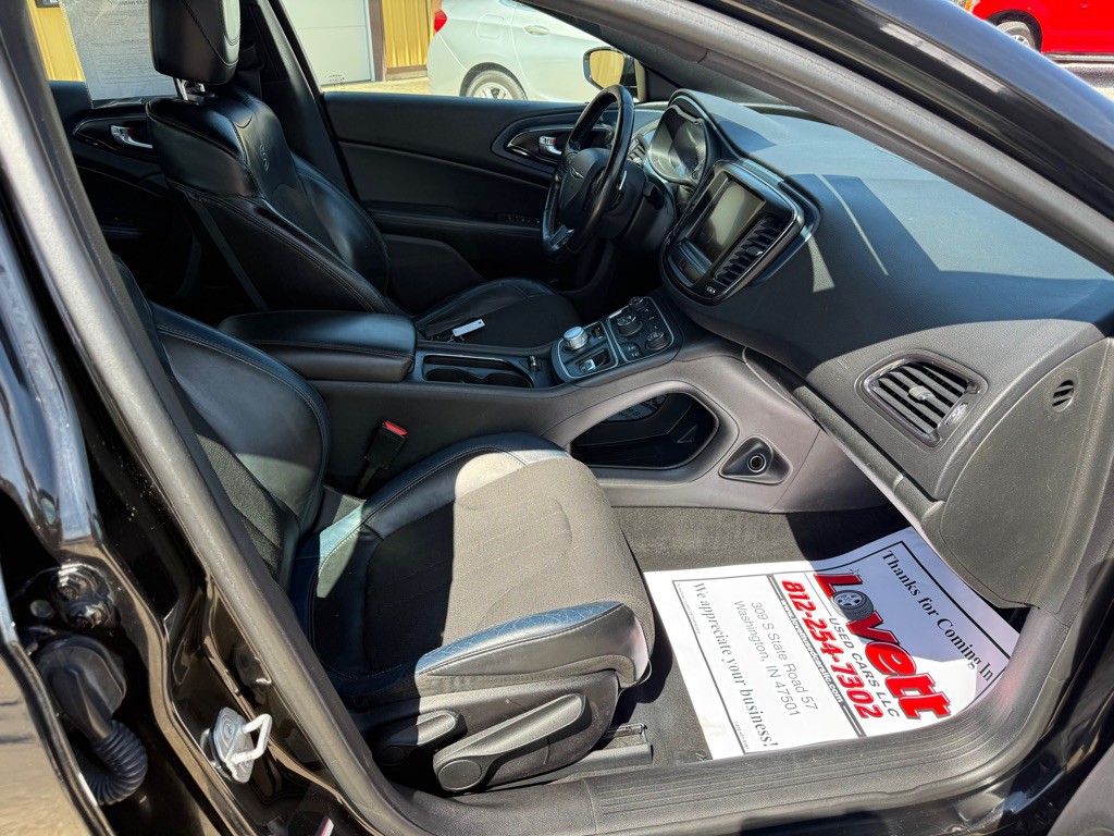 2016 Chrysler 200 Image 6
