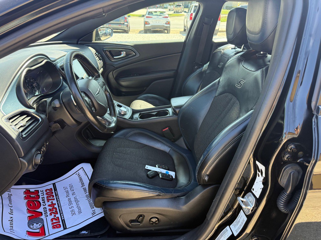 2016 Chrysler 200 Image 15