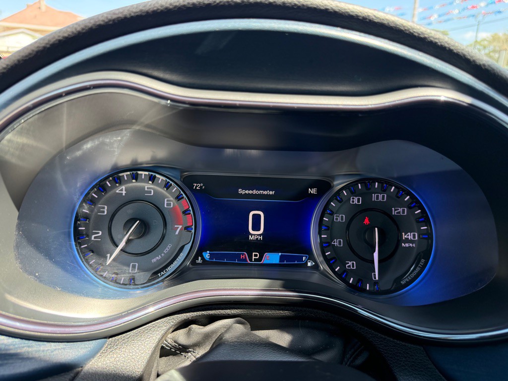 2016 Chrysler 200 Image 16