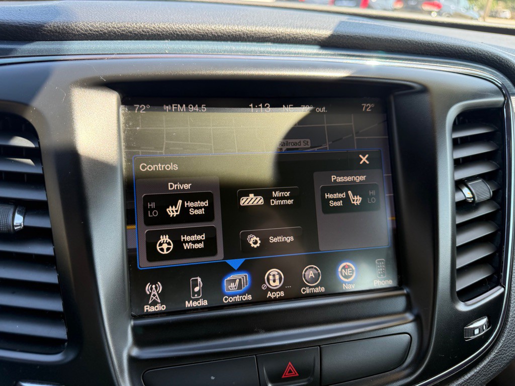 2016 Chrysler 200 Image 18