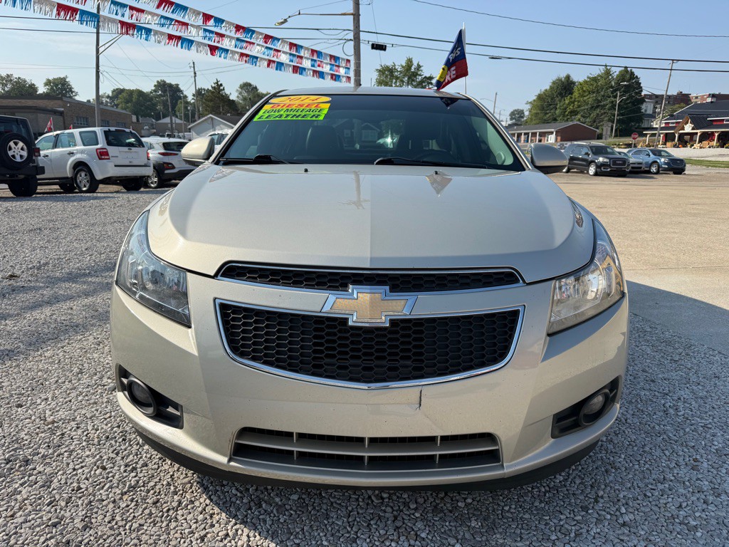 2014 Chevrolet Cruze Image 2