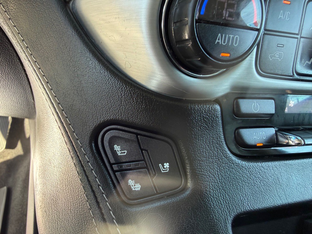 2020 GMC Yukon Image 28