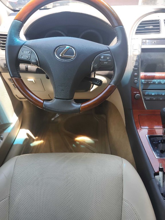 2012 Lexus ES Image 9