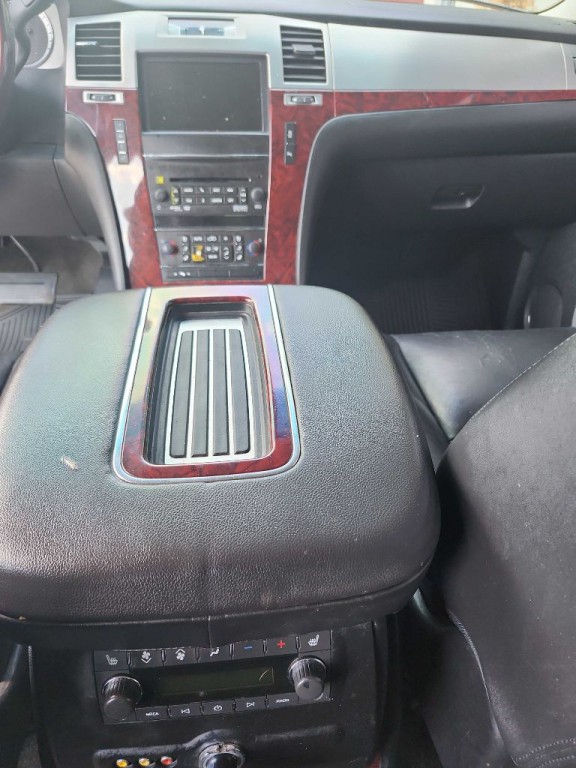 2012 Cadillac Escalade Image 10