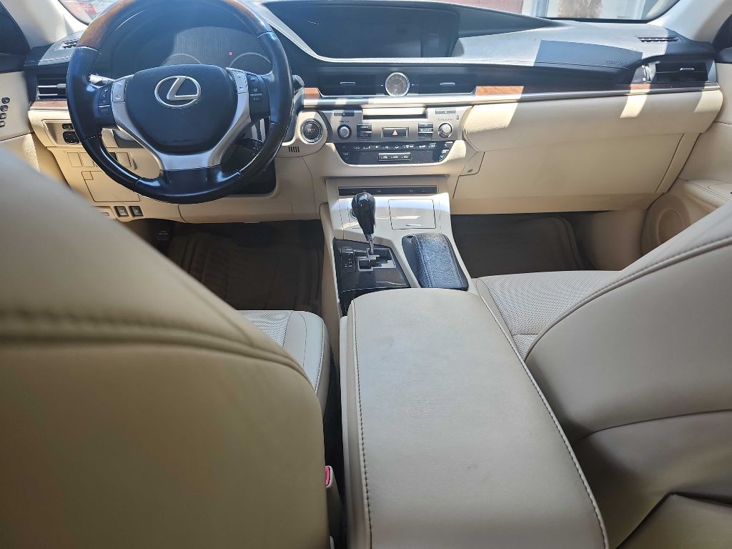 2014 Lexus ES Image 9
