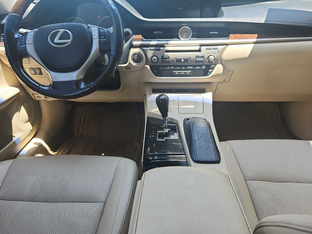 2014 Lexus ES Image 11