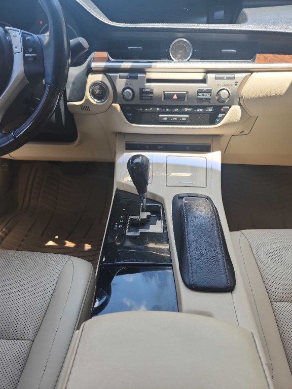 2014 Lexus ES Image 13