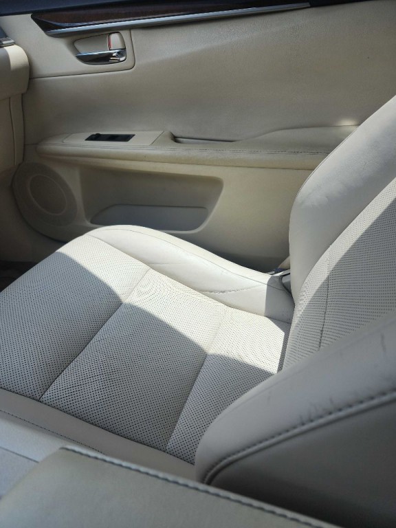 2014 Lexus ES Image 14