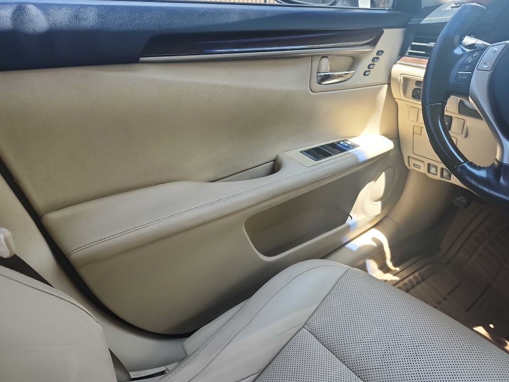 2014 Lexus ES Image 15