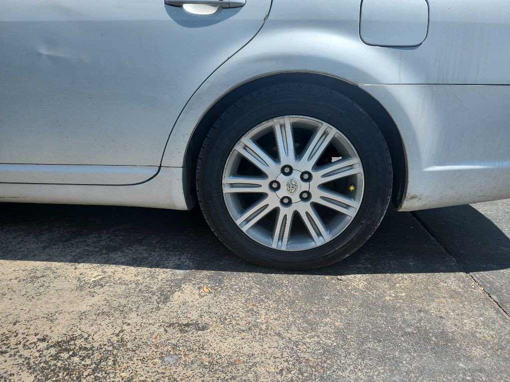 2005 Toyota Avalon Image 2