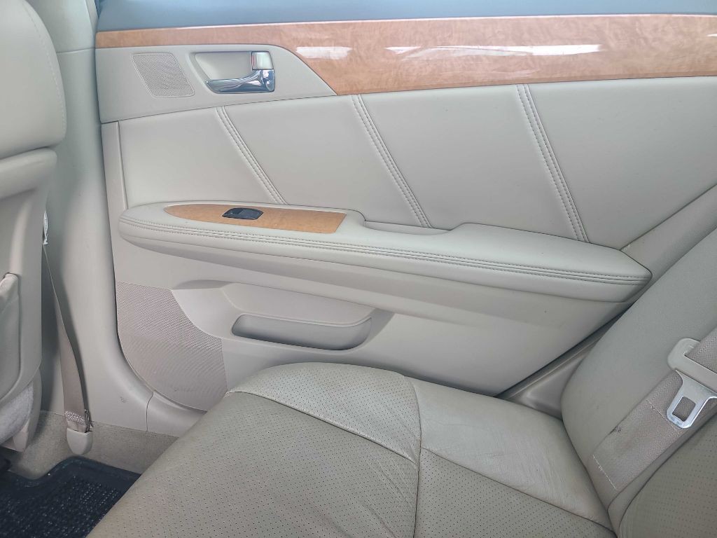 2005 Toyota Avalon Image 21