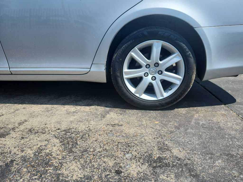 2011 Lexus ES Image 2