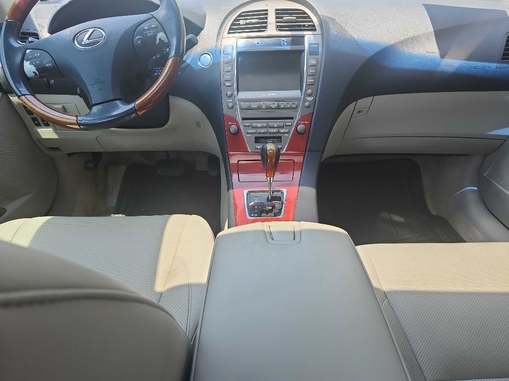 2011 Lexus ES Image 3