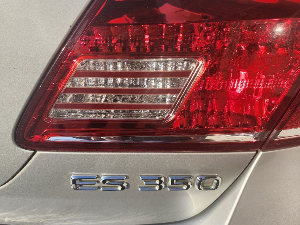2011 Lexus ES Image 15