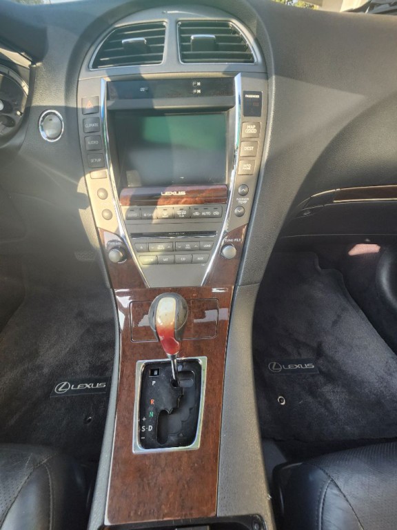 2011 Lexus ES Image 34