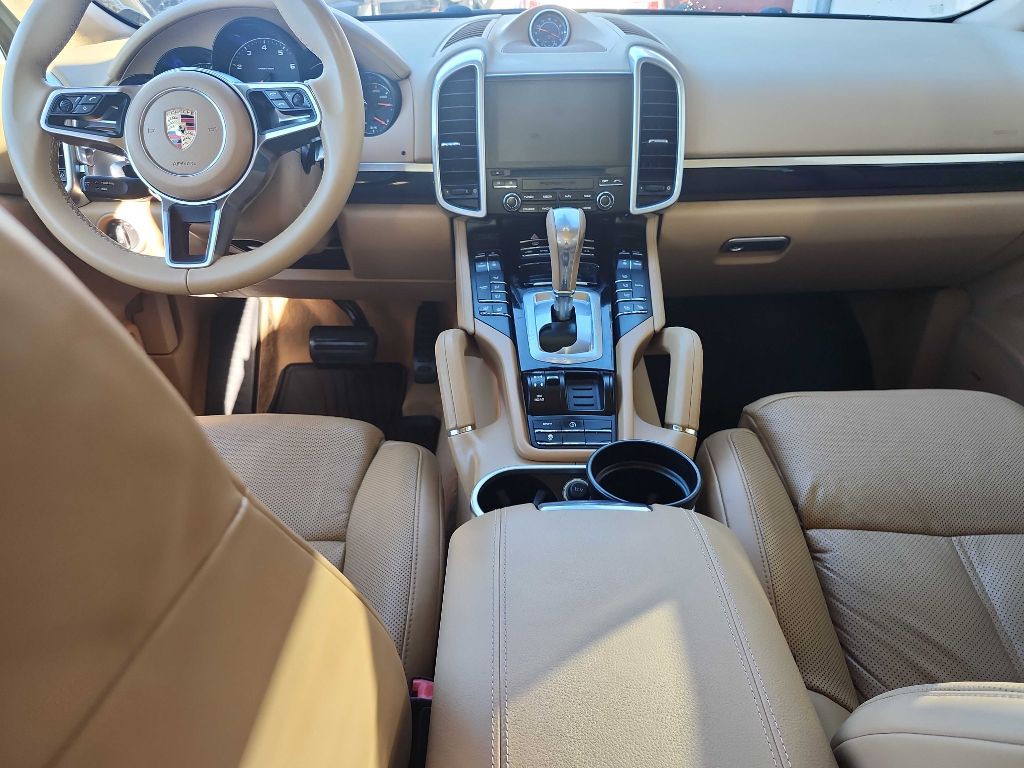 2017 Porsche Cayenne Image 12