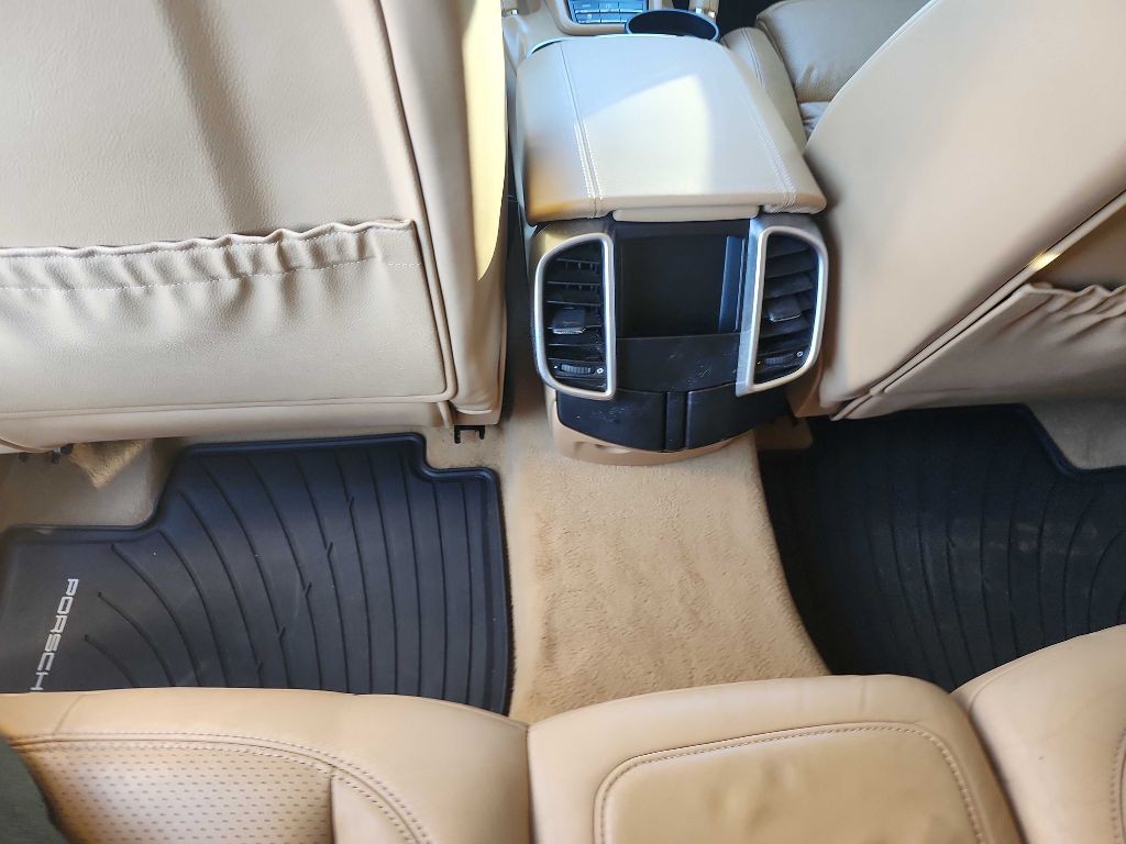 2017 Porsche Cayenne Image 16