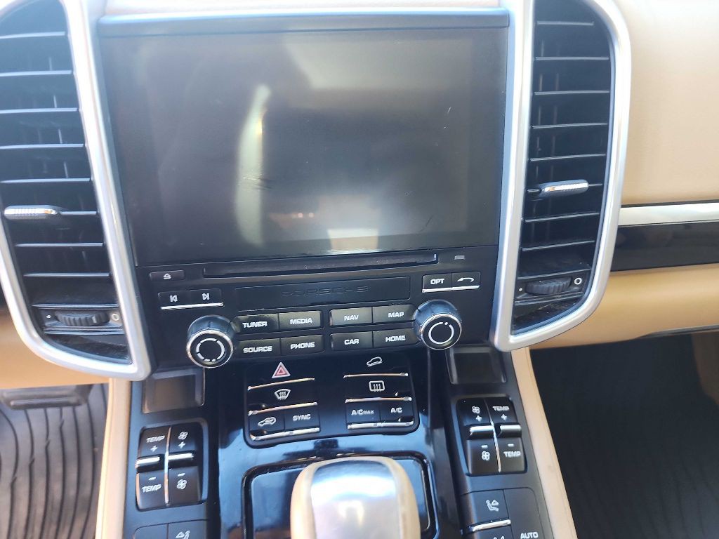 2017 Porsche Cayenne Image 22