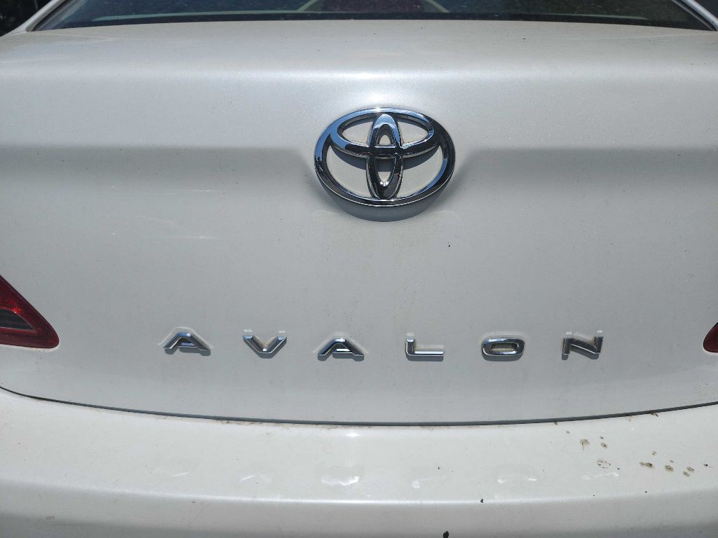 2005 Toyota Avalon Image 2