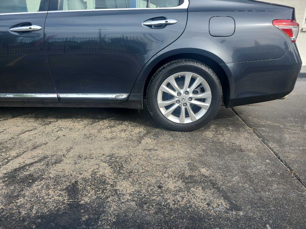 2010 Lexus ES Image 5