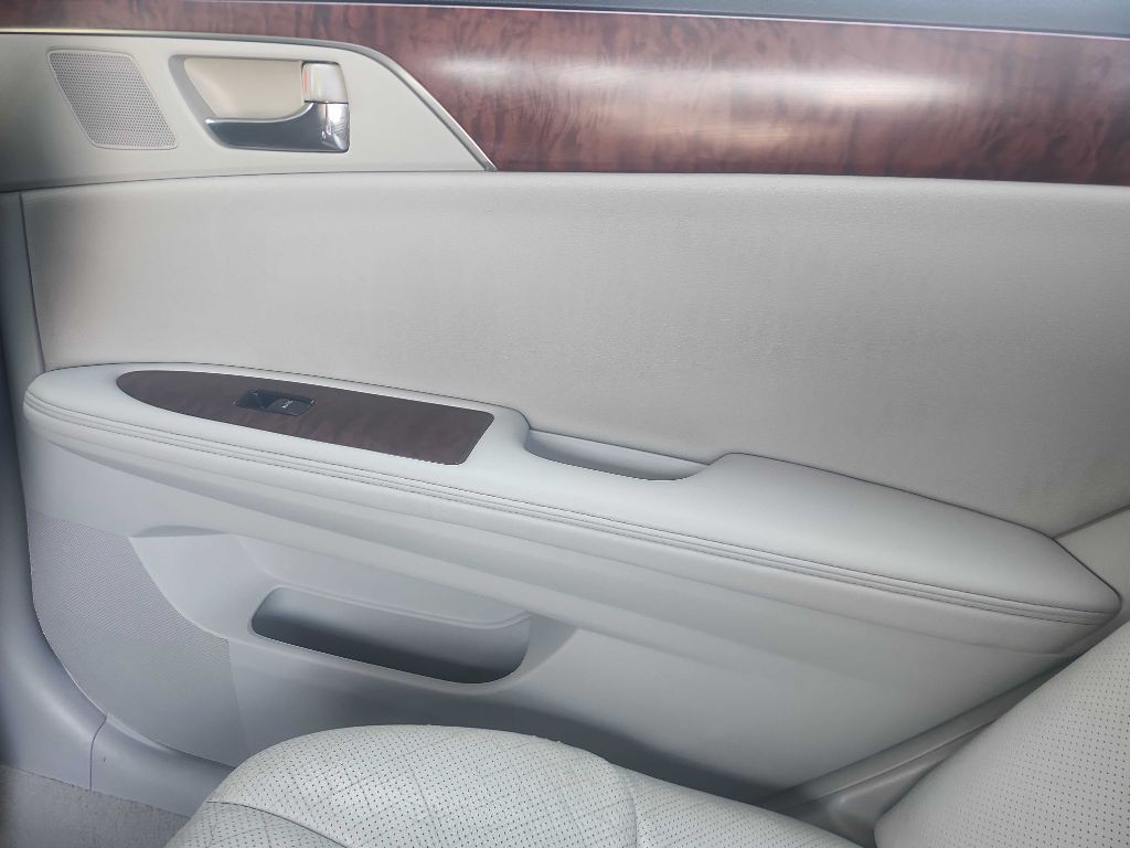 2011 Toyota Avalon Image 8