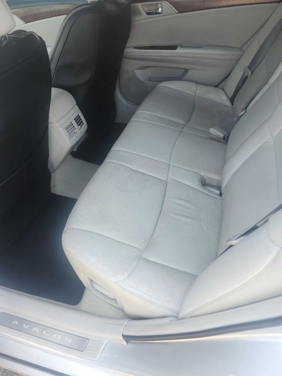 2011 Toyota Avalon Image 10