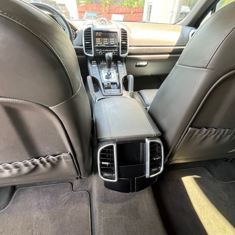 2016 Porsche Cayenne Image 9