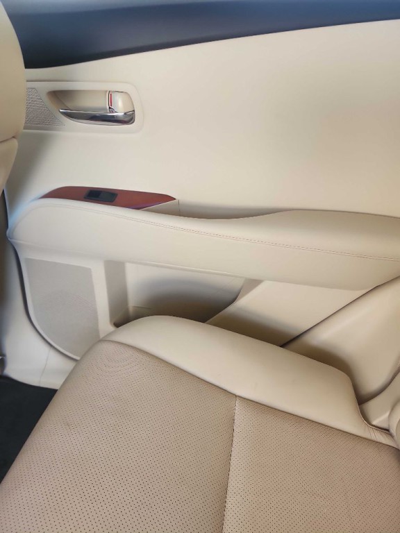 2011 Lexus RX Image 16