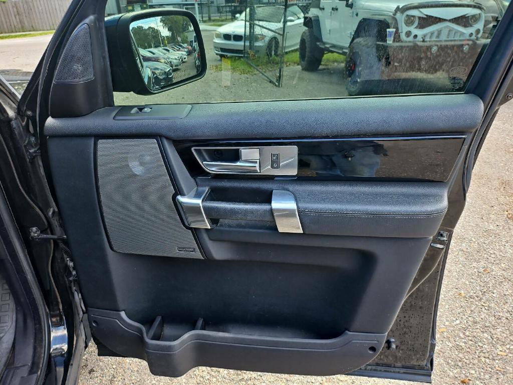 2011 Land Rover LR4 Image 11