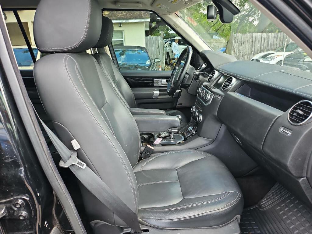 2011 Land Rover LR4 Image 12